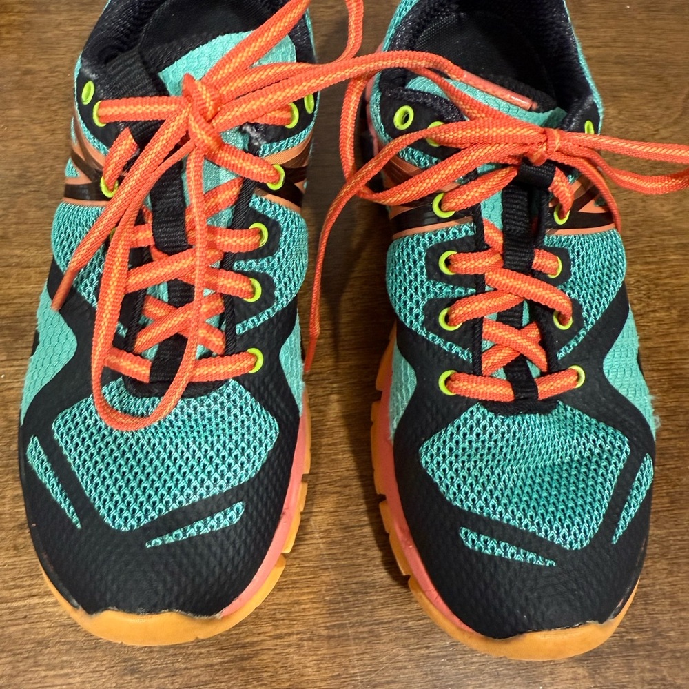 Merrell MGM fruit punch women’s Kids' Teal and Orange Sneakers size 5 hiking